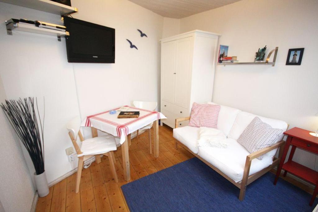 Ferienhaus Warnemünde Ferienbungalow Diana 38559 *